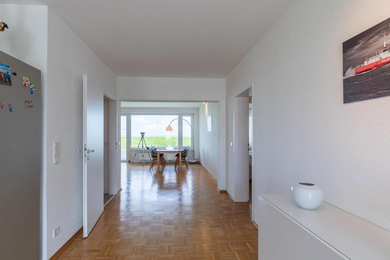 Apartment 27
